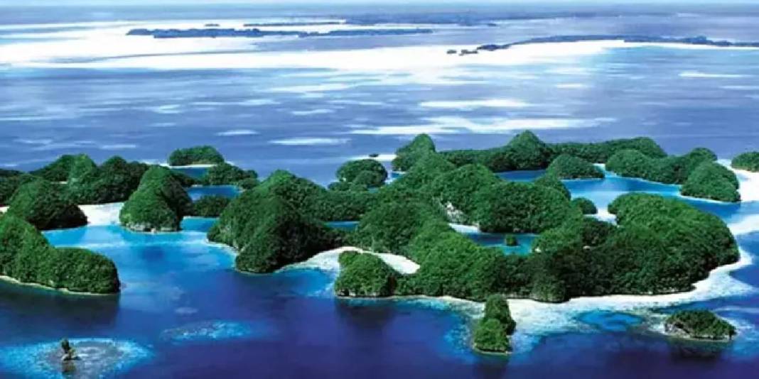 Hem vizesiz gidiliyor, hem dünyanın en güzel plajlarına sahip! Cennetin adresi: Mavi, yeşil ve beyaz burada buluşuyor 4